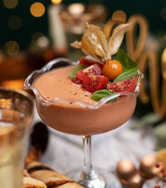 Tomaten Panna Cotta mit Tomaten-Knusper-Stangerln