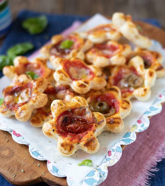 Minipizzen von Blätterteig