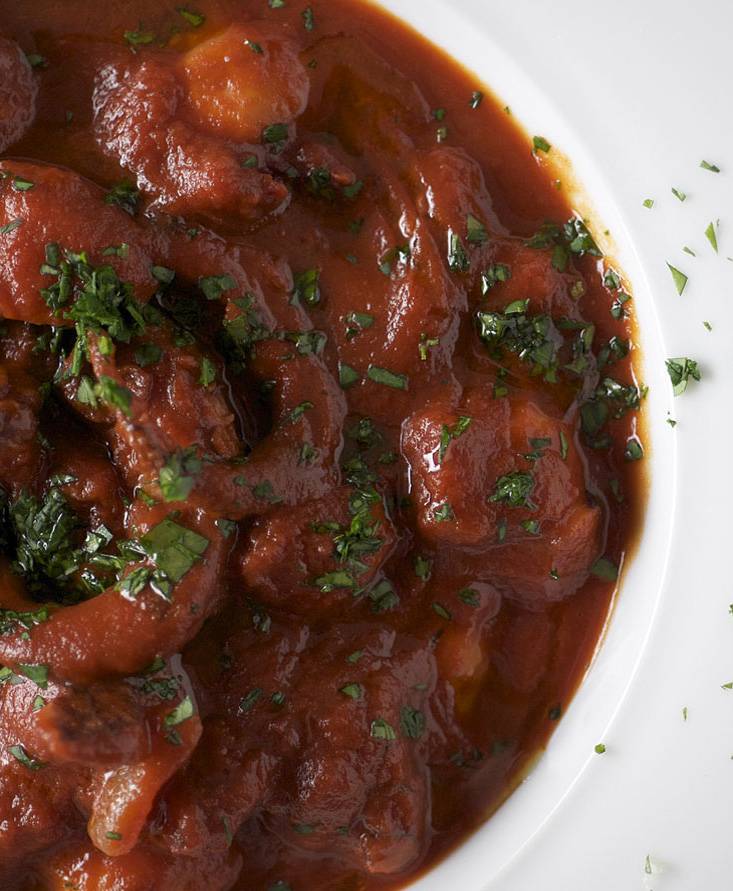 Tintenfisch mit Tomate